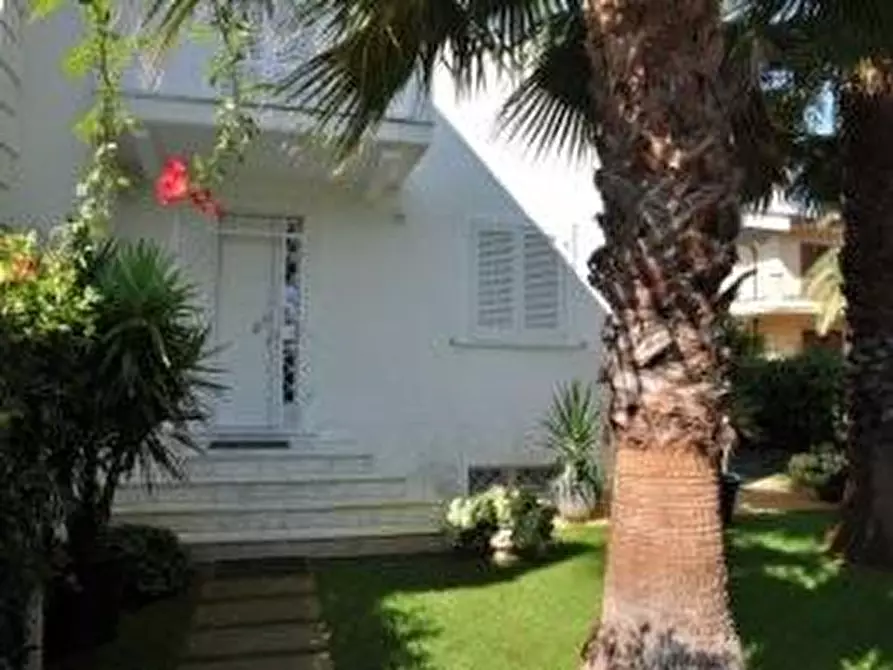 Immagine 5 di Casa bifamiliare in vendita  a Camaiore