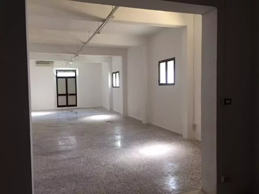 Immagine 3 di Locale commerciale in affitto  a Pontedera