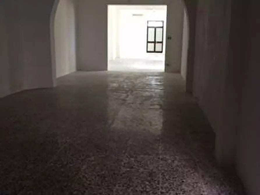 Immagine 6 di Locale commerciale in affitto  a Pontedera