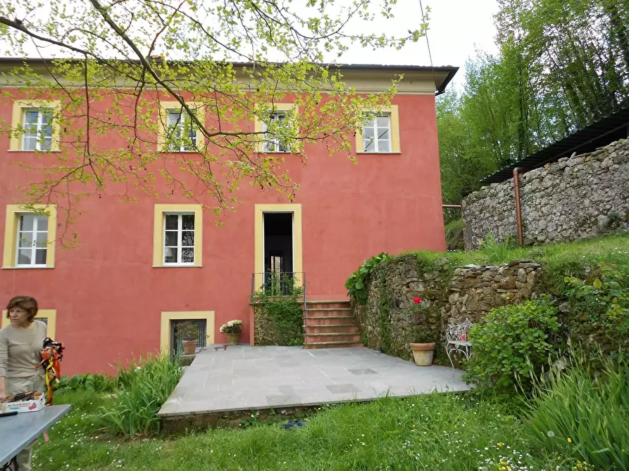 Immagine 2 di Villa in vendita  a Pietrasanta