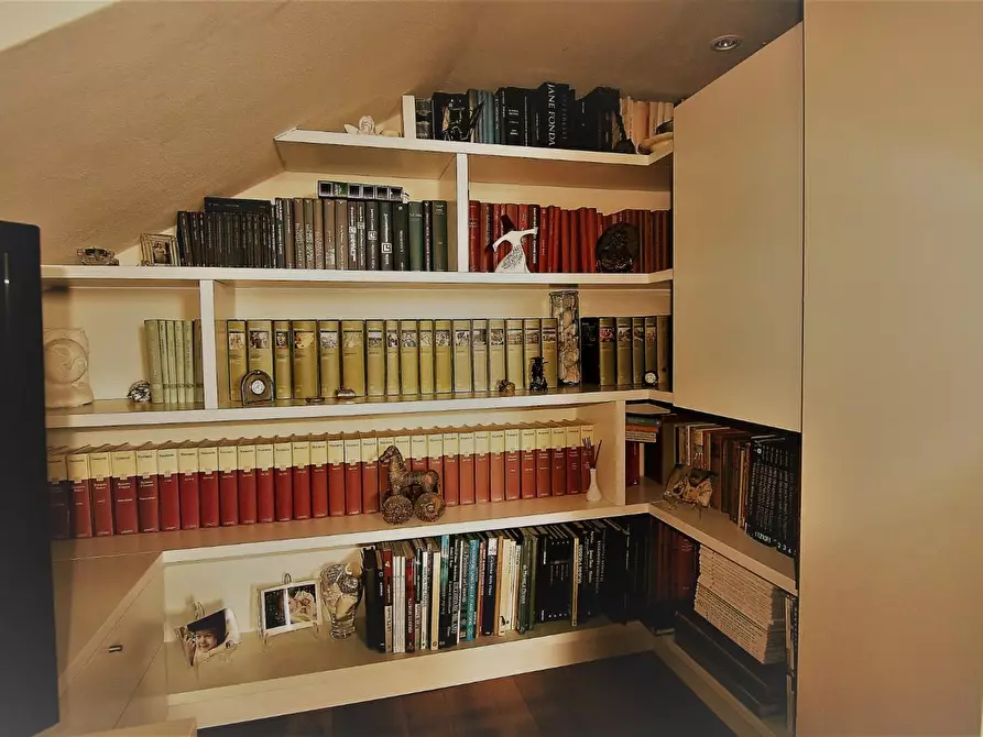 Immagine 3 di Mansarda in vendita  a Carrara