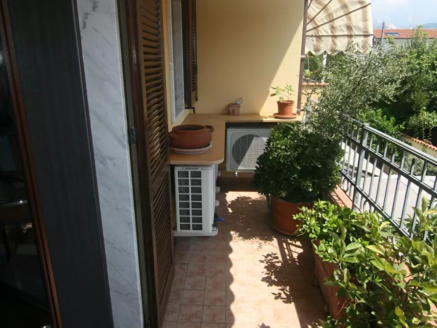 Immagine 17 di Mansarda in vendita  a Carrara