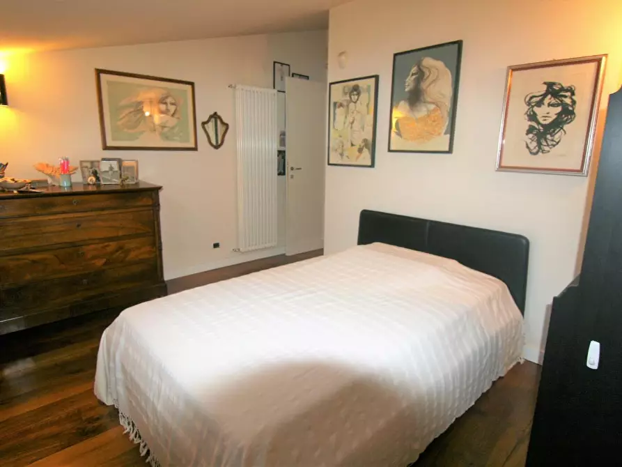 Immagine 41 di Mansarda in vendita  a Carrara