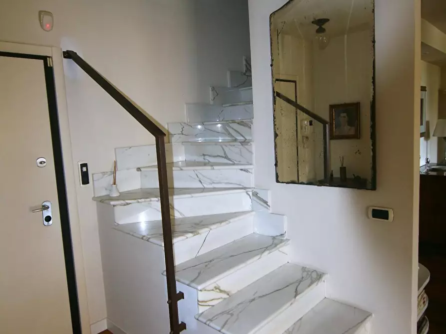 Immagine 10 di Mansarda in vendita  a Carrara