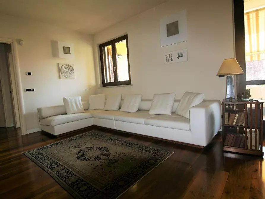 Immagine 11 di Mansarda in vendita  a Carrara