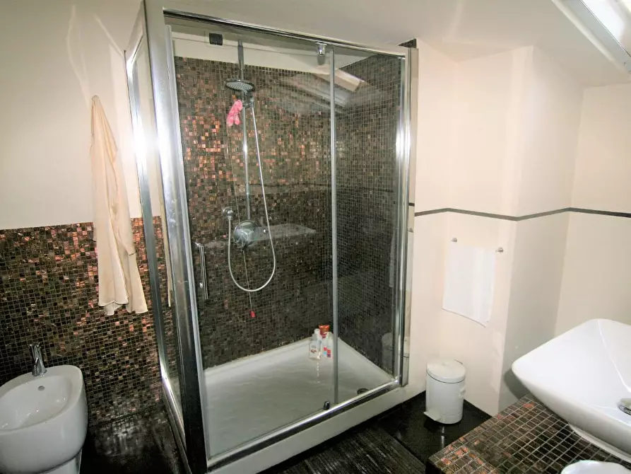 Immagine 35 di Mansarda in vendita  a Carrara