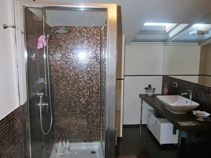 Immagine 36 di Mansarda in vendita  a Carrara