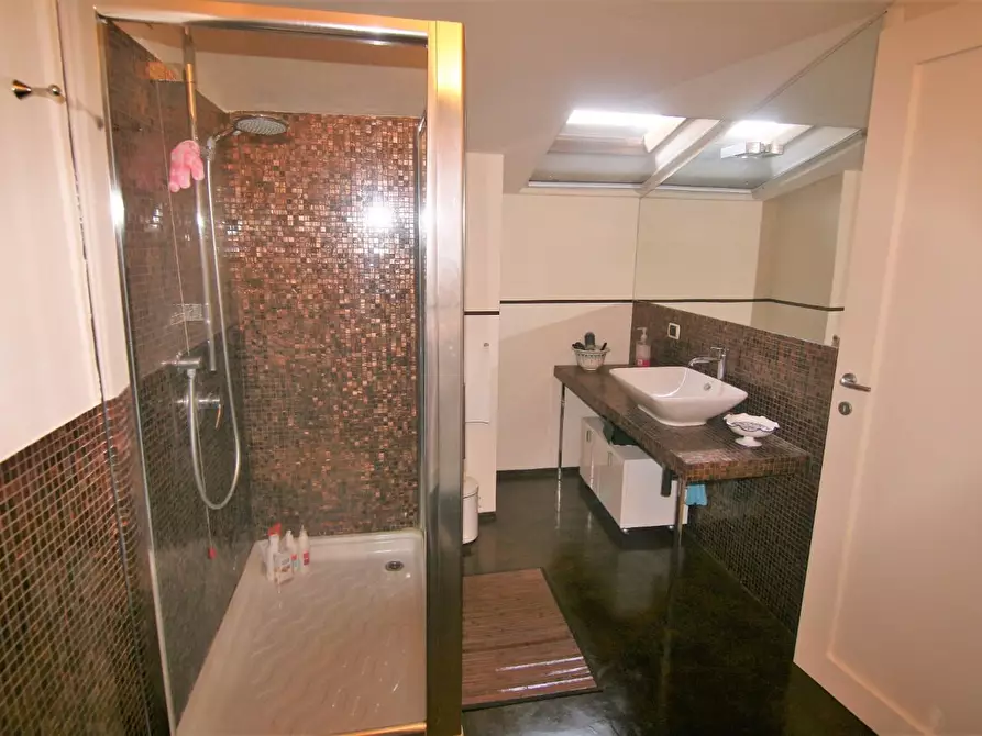 Immagine 37 di Mansarda in vendita  a Carrara