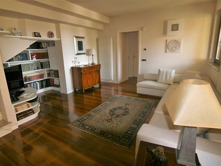 Immagine 12 di Mansarda in vendita  a Carrara