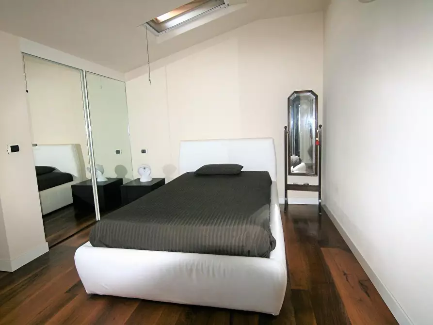 Immagine 31 di Mansarda in vendita  a Carrara