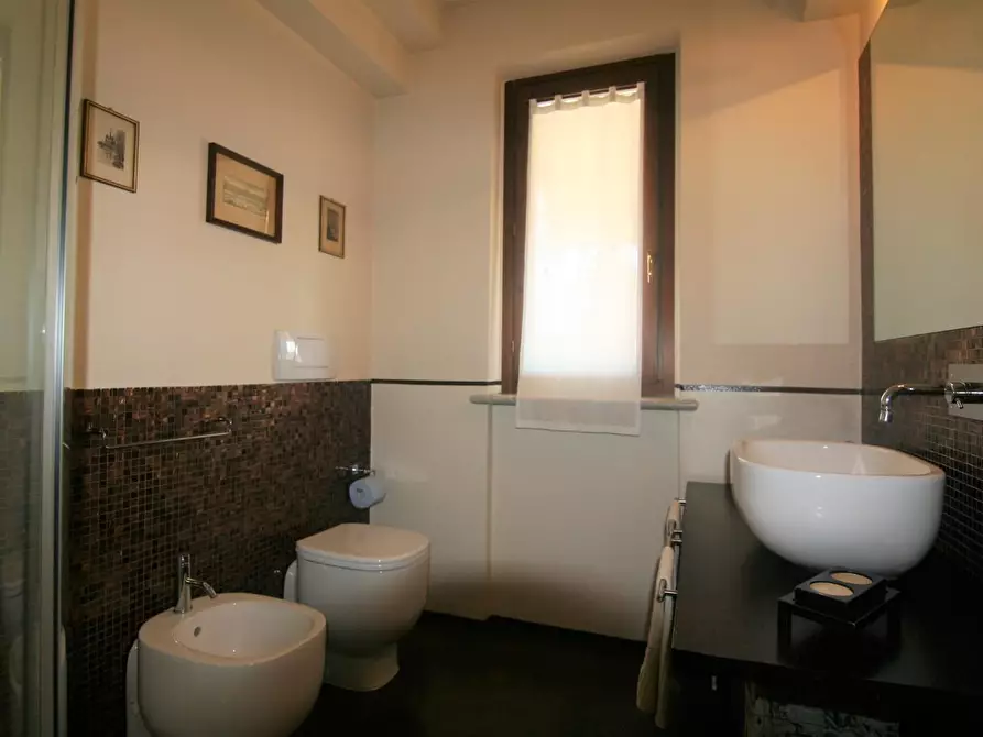 Immagine 21 di Mansarda in vendita  a Carrara