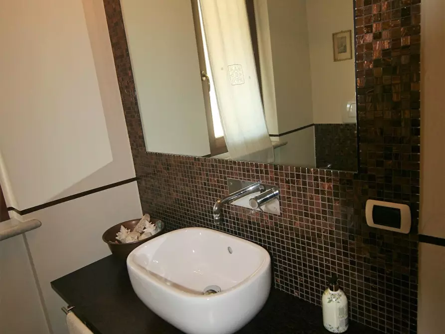 Immagine 19 di Mansarda in vendita  a Carrara