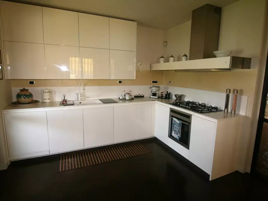 Immagine 7 di Mansarda in vendita  a Carrara