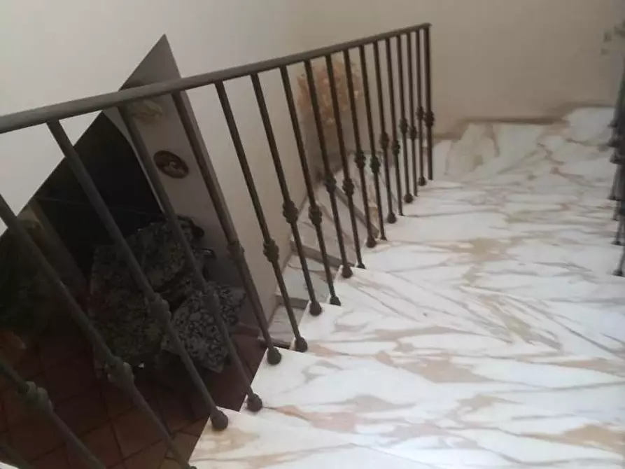 Immagine 5 di Casa semindipendente in vendita  a Massa