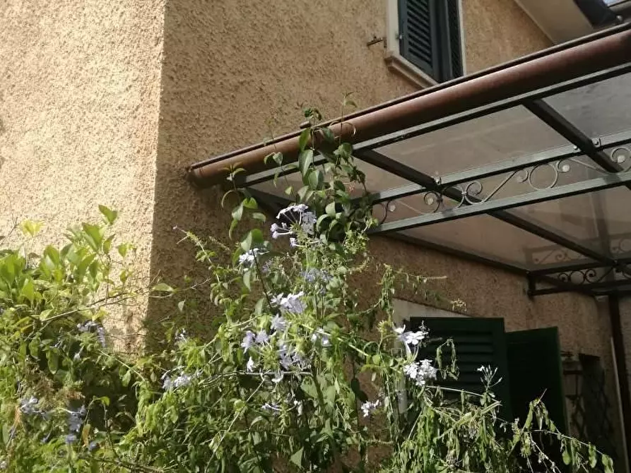 Immagine 3 di Casa semindipendente in vendita  a Massa