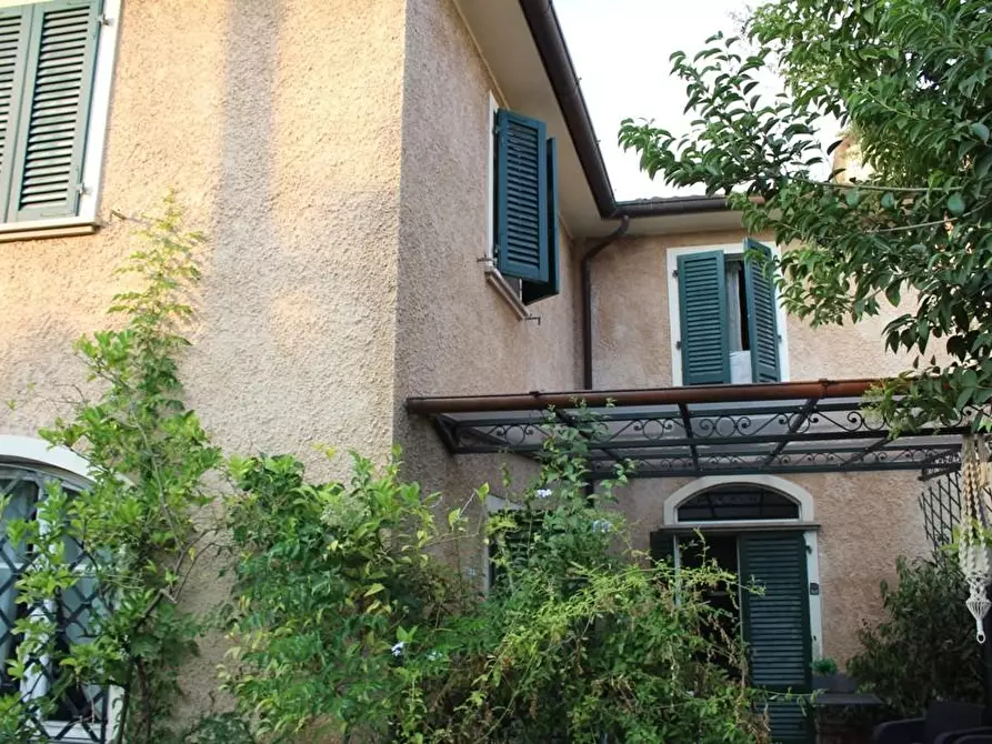 Immagine 1 di Casa semindipendente in vendita  a Massa