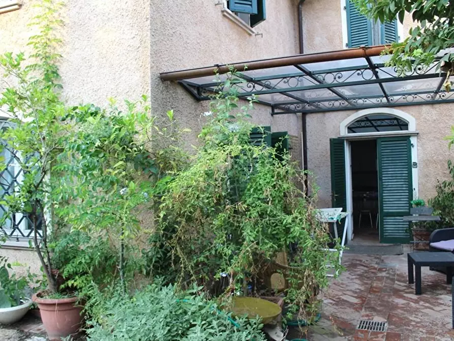 Immagine 6 di Casa semindipendente in vendita  a Massa
