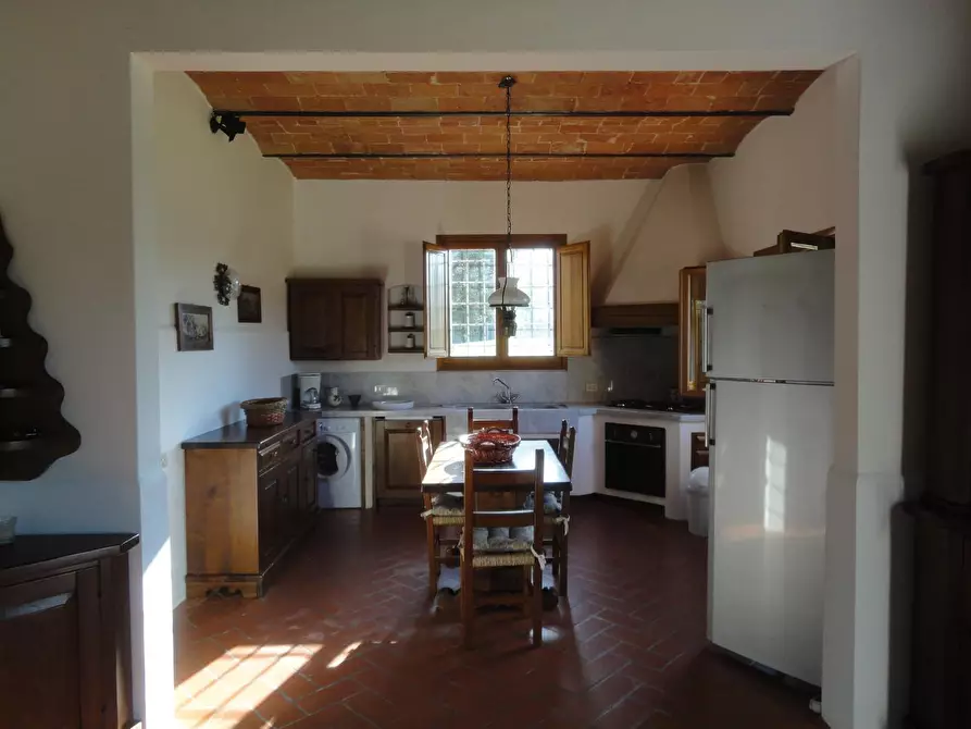 Immagine 3 di Casa colonica in vendita  a Peccioli