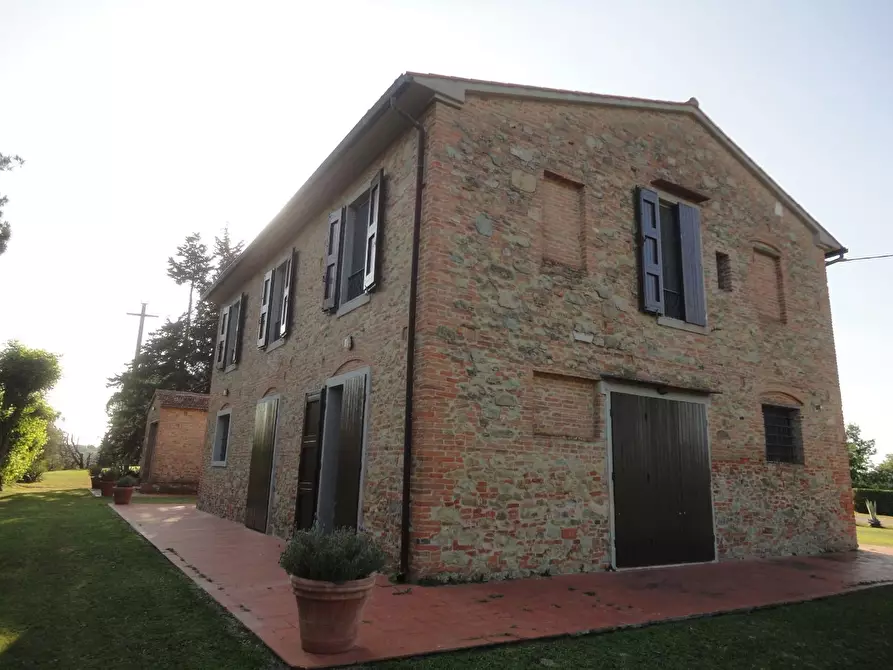 Immagine 2 di Casa colonica in vendita  a Peccioli