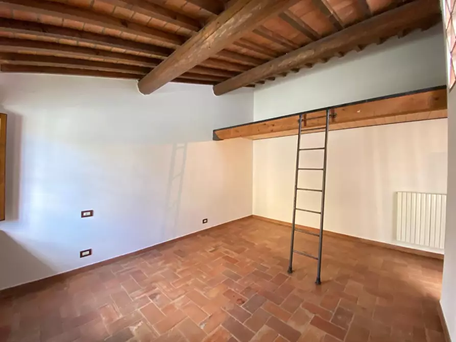 Immagine 30 di Casa colonica in vendita  a Vinci
