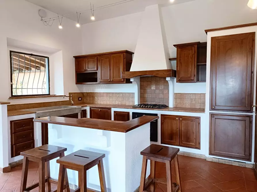 Immagine 21 di Casa colonica in vendita  a Vinci