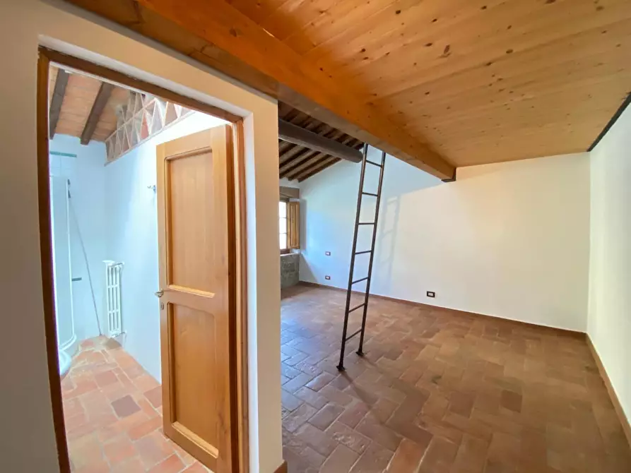 Immagine 28 di Casa colonica in vendita  a Vinci