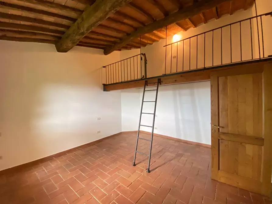 Immagine 39 di Casa colonica in vendita  a Vinci