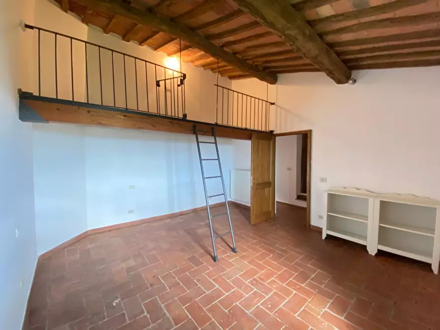 Immagine 41 di Casa colonica in vendita  a Vinci