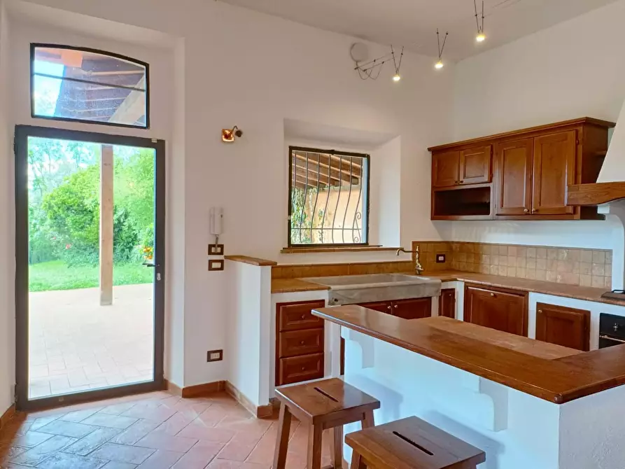 Immagine 25 di Casa colonica in vendita  a Vinci