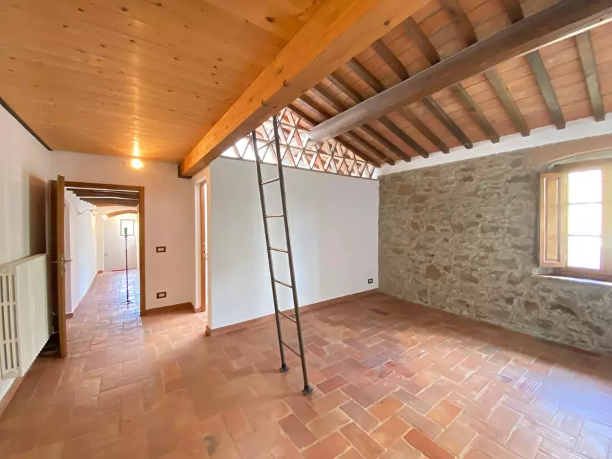 Immagine 29 di Casa colonica in vendita  a Vinci