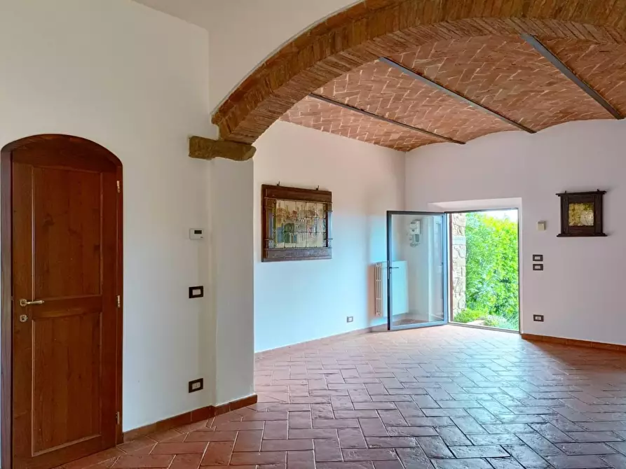 Immagine 10 di Casa colonica in vendita  a Vinci