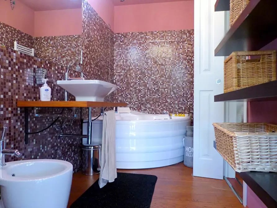 Immagine 18 di Appartamento in vendita  a Camaiore