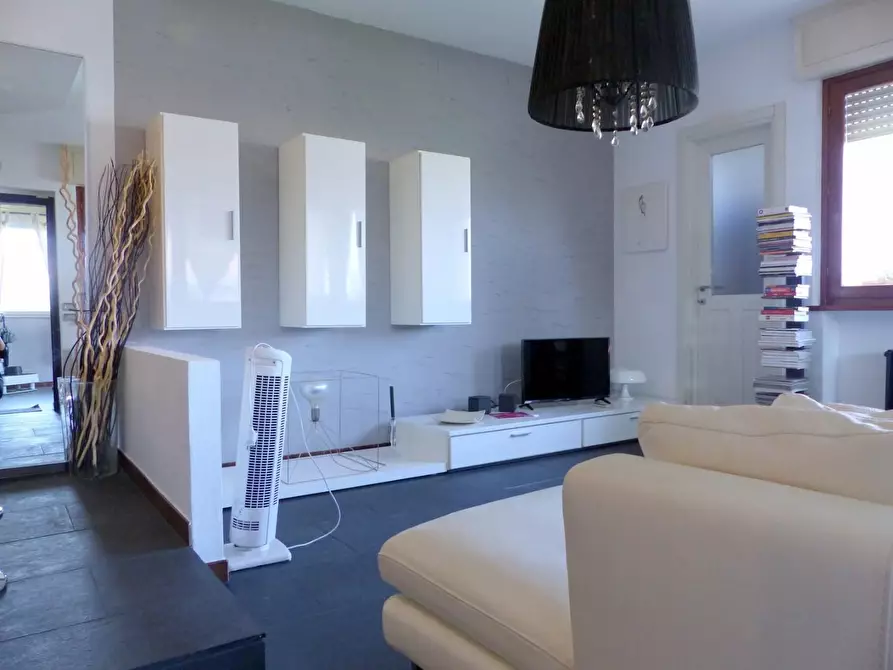 Immagine 3 di Appartamento in vendita  a Camaiore