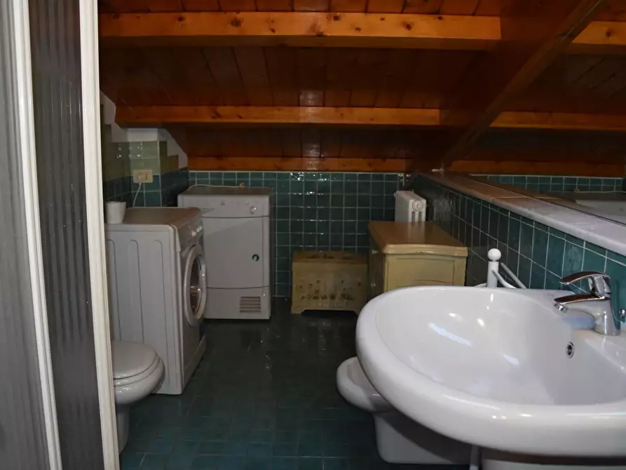 Immagine 5 di Mansarda in affitto  a Massa