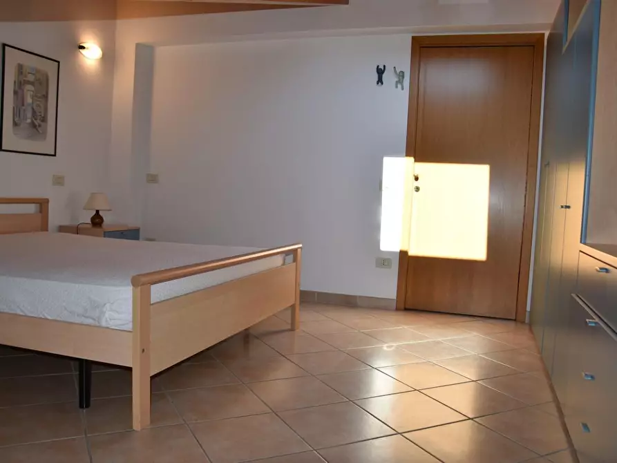 Immagine 12 di Mansarda in affitto  a Massa