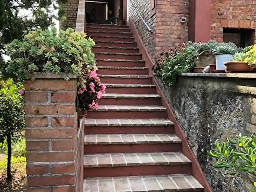 Immagine 18 di Casa semindipendente in vendita  a Siena