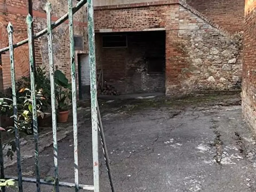Immagine 2 di Casa semindipendente in vendita  a Siena