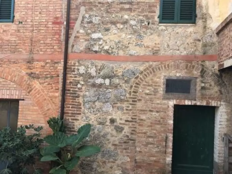 Immagine 1 di Casa semindipendente in vendita  a Siena