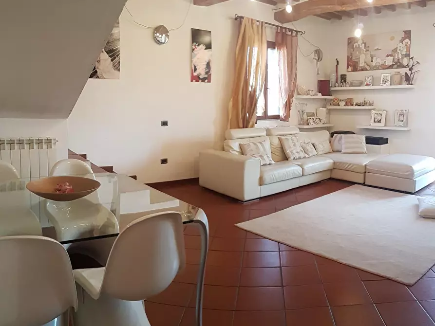 Immagine 2 di Appartamento in vendita  a Cascina