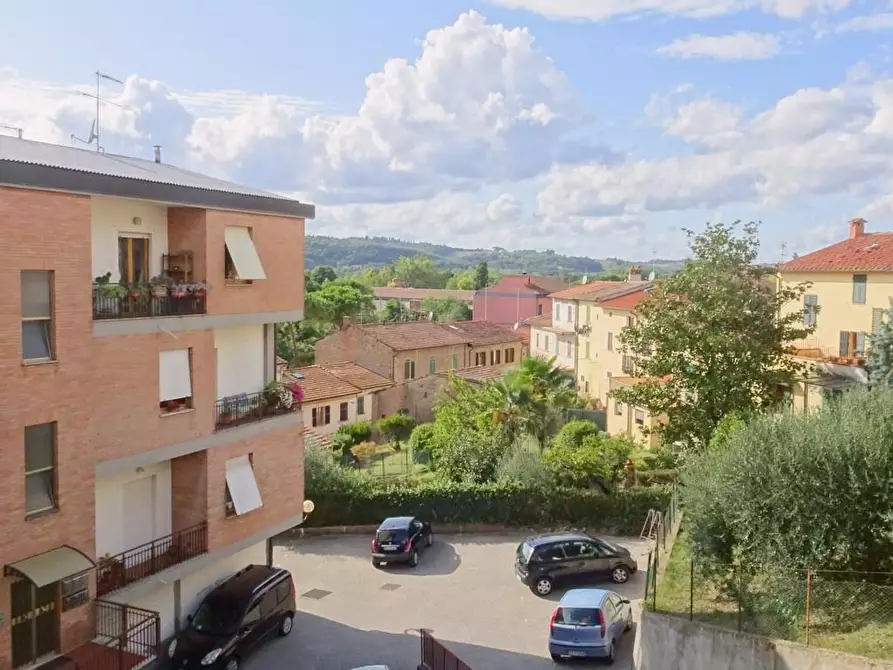 Immagine 10 di Appartamento in vendita  a Poggibonsi