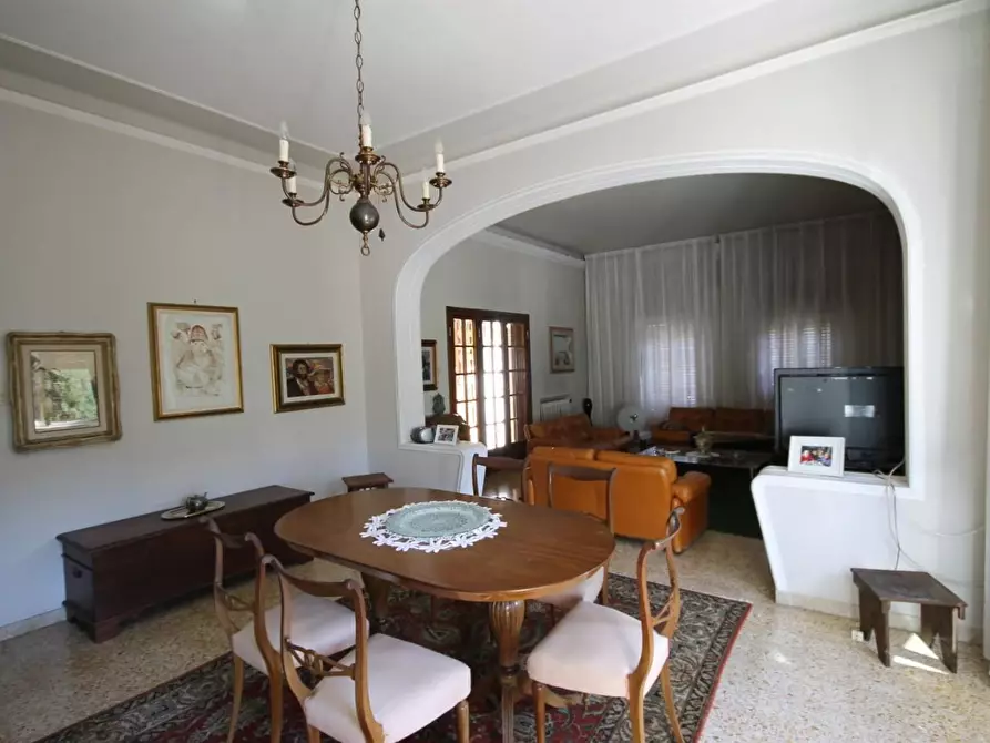 Immagine 12 di Villa in vendita  a Lucca