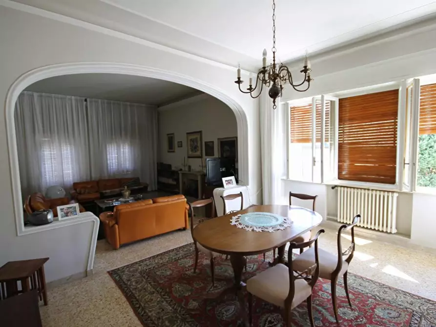 Immagine 11 di Villa in vendita  a Lucca