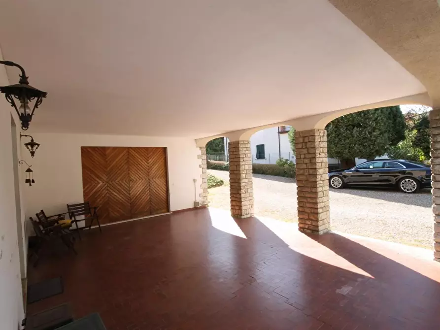 Immagine 18 di Villa in vendita  a Lucca