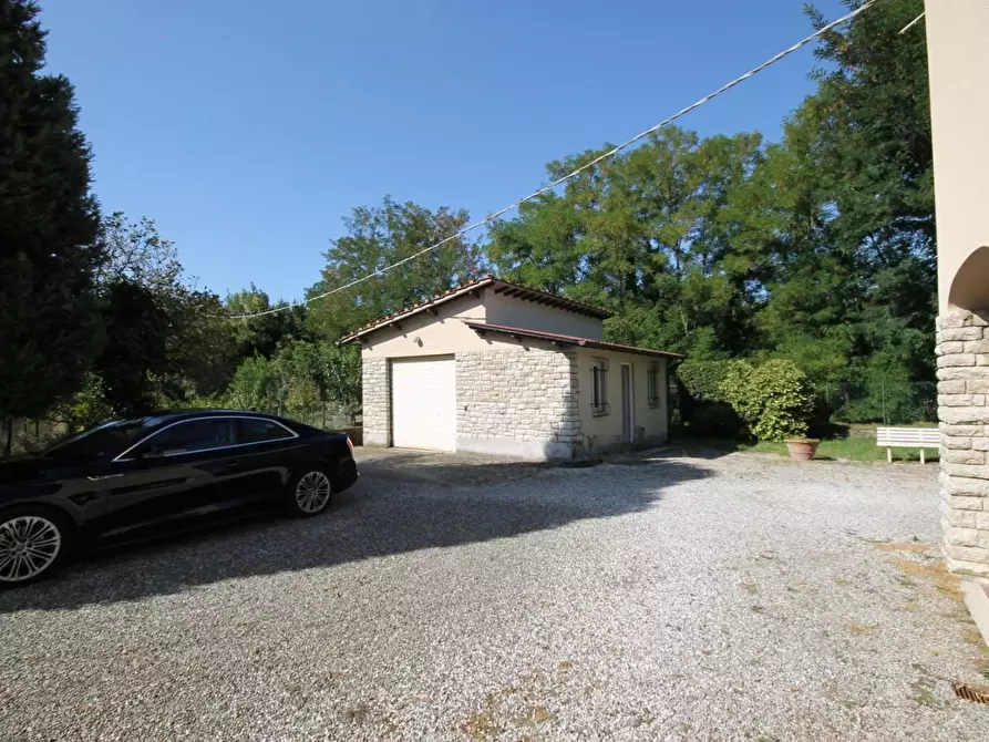 Immagine 5 di Villa in vendita  a Lucca