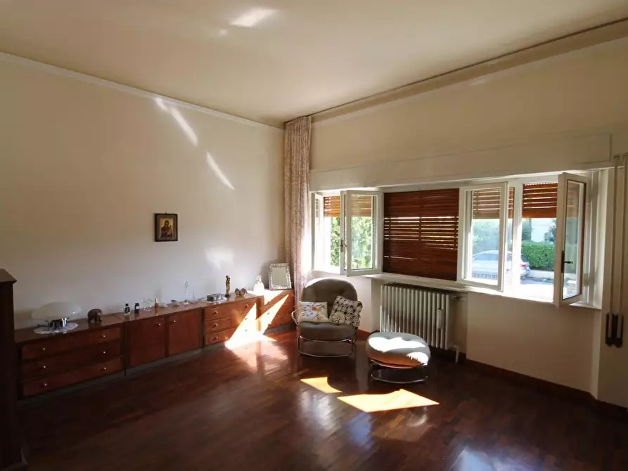 Immagine 15 di Villa in vendita  a Lucca