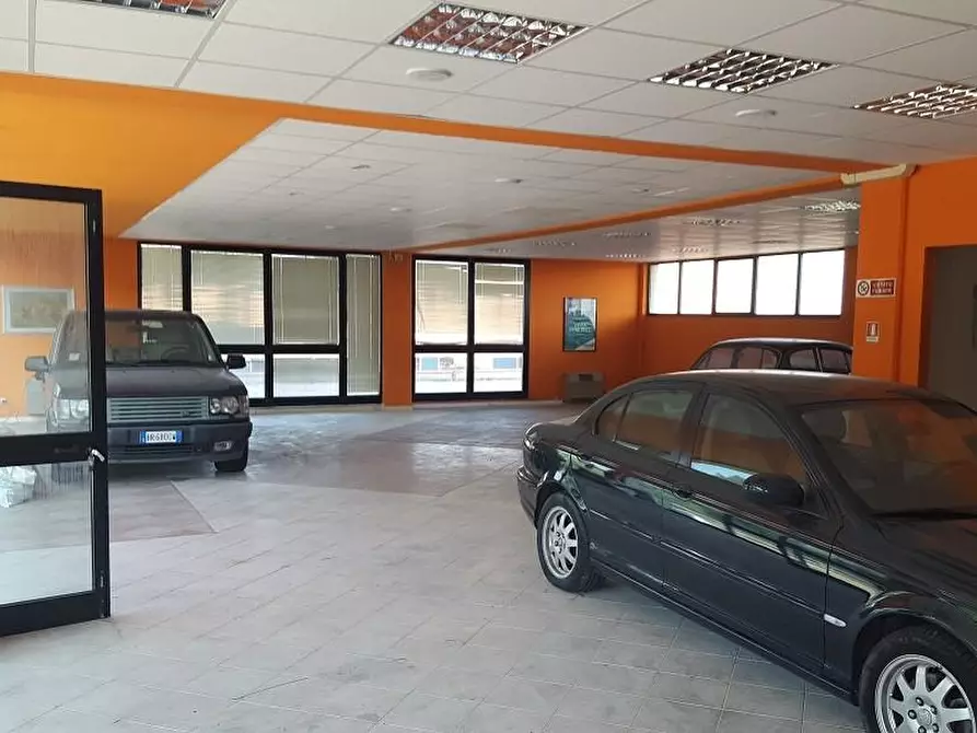 Immagine 3 di Negozio in affitto  a San Miniato