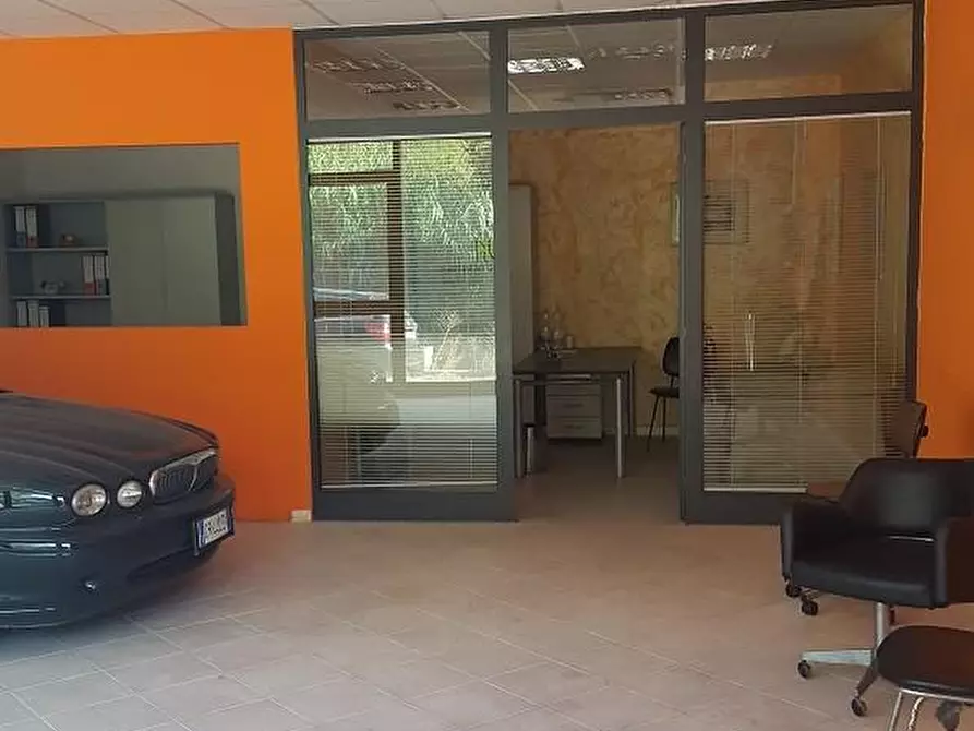 Immagine 2 di Negozio in affitto  a San Miniato