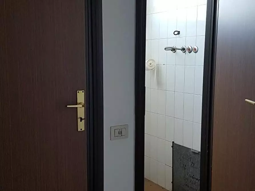 Immagine 10 di Negozio in affitto  a San Miniato