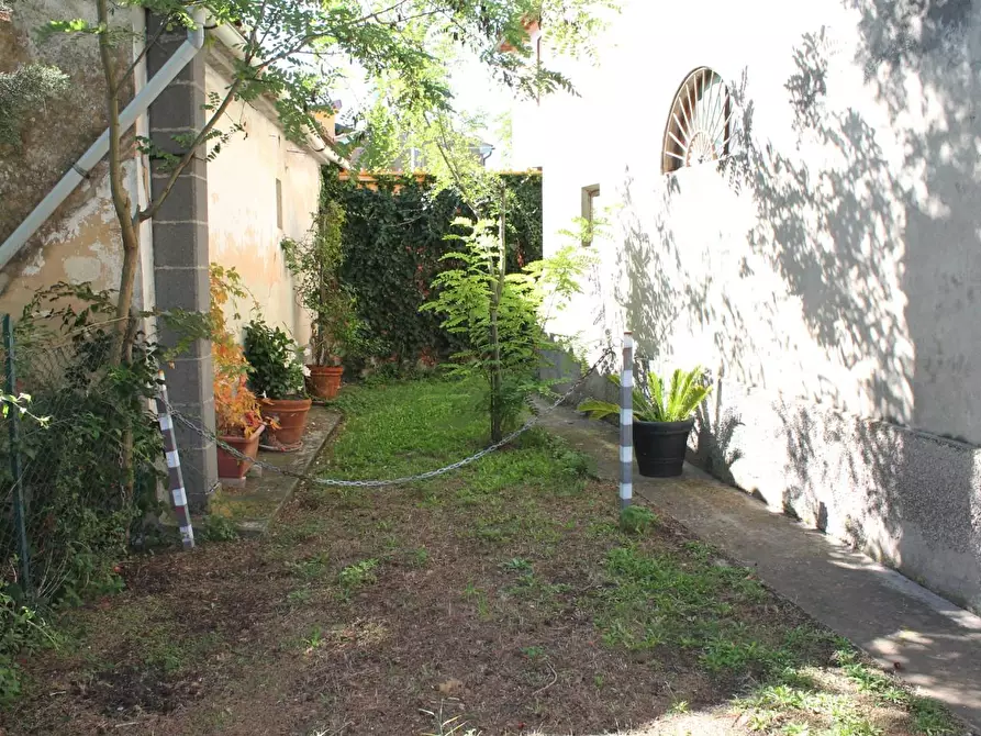 Immagine 9 di Porzione di casa in vendita  a Palaia