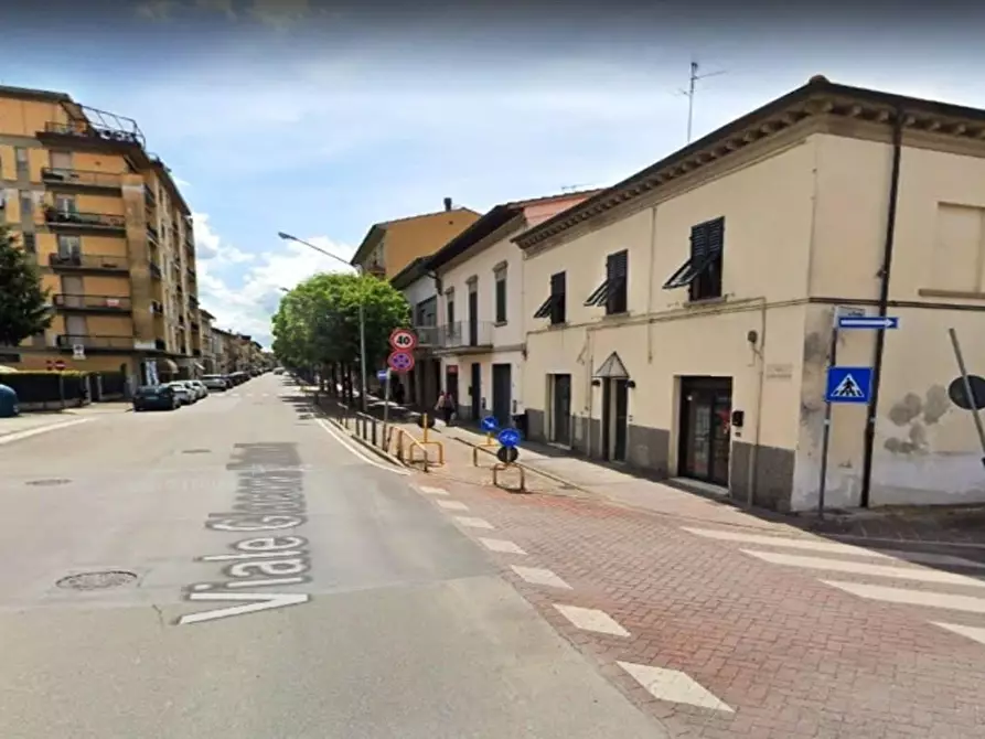 Immagine 1 di Locale commerciale in affitto  a Certaldo